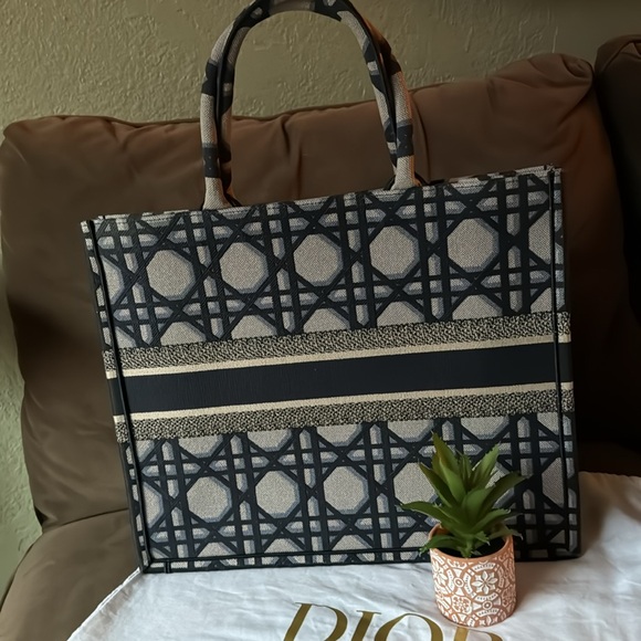Dior Embroidered Macrocannage Large Book Tote Like New Condition - Picture 8 of 13